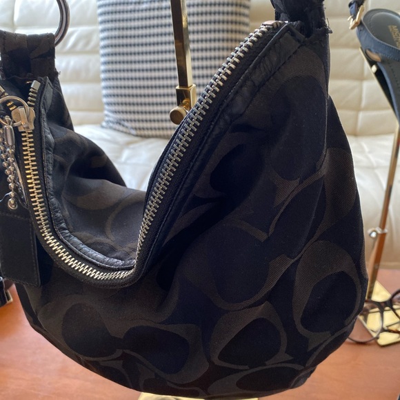 “HOBO” COACH - Picture 2 of 8